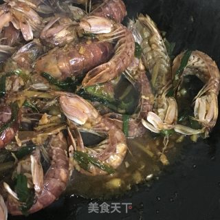 葱爆皮皮虾（濑尿虾）的做法步骤：6