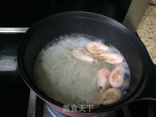 海鲜酸菜牛肉米粉的做法步骤：6