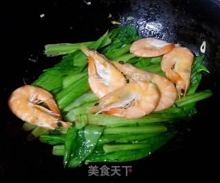 油麦菜炒海虾的做法步骤：6