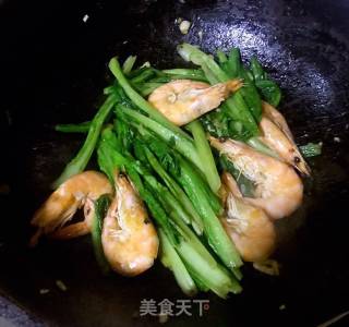 油麦菜炒海虾的做法步骤：7