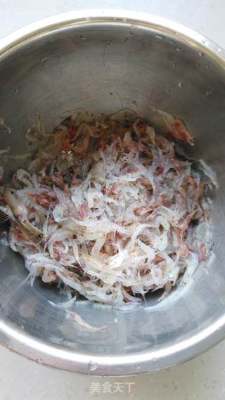 春季海中补钙佳品~~~清炒小虾米的做法步骤：1