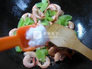 莴笋炒海虾的做法步骤：5