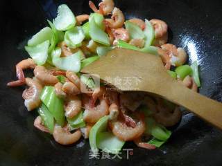 菜梗炒海虾的做法步骤：5