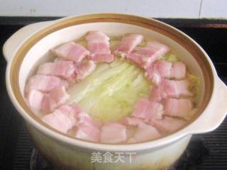 咸肉鲜虾白菜煲的做法步骤：7