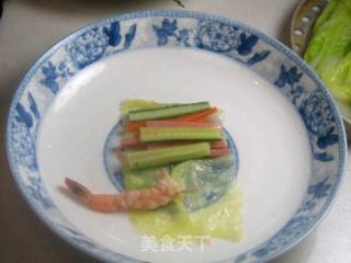 杂蔬鲜虾白菜卷的做法步骤：7