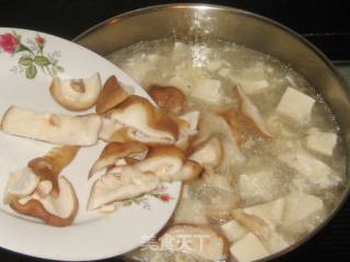 香菇海虾豆腐汤的做法步骤：4