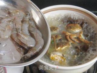 海虾河蟹粉丝煲的做法步骤：6