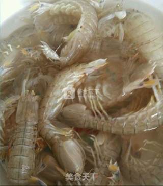 水煮皮皮虾的做法步骤：1