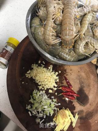 椒盐皮皮虾的做法步骤：1