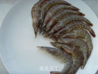 【鲁菜】：油焖虾的做法步骤：1