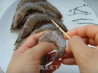 【鲁菜】：油焖虾的做法步骤：2