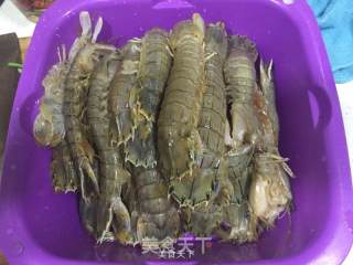 水煮皮皮虾的做法步骤：1
