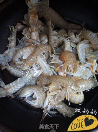 【山东】椒香皮皮虾的做法步骤：2