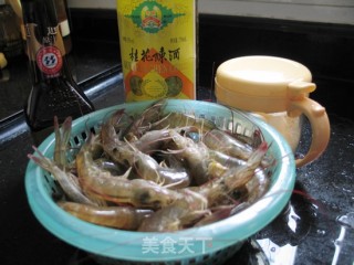 盐油爆海虾的做法步骤：1
