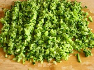 黄瓜三鲜水饺的做法步骤：2