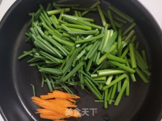 韭菜苔炒双虾的做法步骤：3