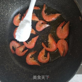 西蓝花炒海虾的做法步骤：2