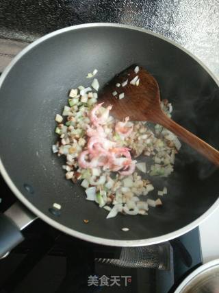 香菇芹菜.虾仁炒饭的做法步骤：9
