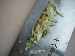 海虾炒芹菜的做法步骤：2