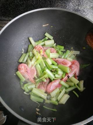 海虾炒芹菜的做法步骤：9