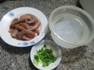 海虾炒粉丝的做法步骤：1
