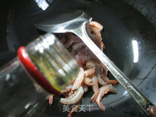 金针菇炒海虾 的做法步骤：2