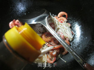 金针菇炒海虾 的做法步骤：5
