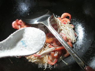 金针菇炒海虾 的做法步骤：6