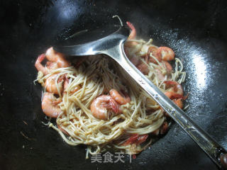 金针菇炒海虾 的做法步骤：8