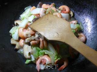 香菇白菜炒海虾的做法步骤：7