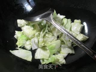 圆白菜炒海虾 的做法步骤：2