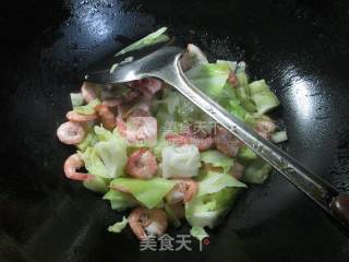 圆白菜炒海虾 的做法步骤：6