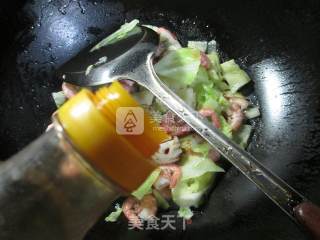 圆白菜炒海虾 的做法步骤：7