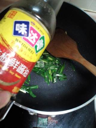 韭菜炒酥虾的做法步骤：5