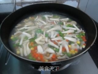 菌菇豌豆海虾汤的做法步骤：10