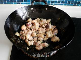 鸡块烧海虾的做法步骤：7