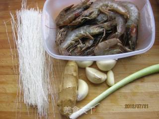 蒜蓉粉丝蒸虾的做法步骤：1