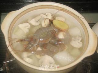蘑菇海虾萝卜汤--冬季的一道润肺汤的做法步骤：4