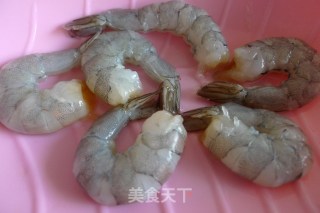 【闽菜】椒盐凤尾虾的做法步骤：1