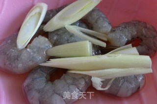 【闽菜】椒盐凤尾虾的做法步骤：2
