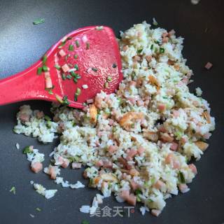 秋葵虾仁火腿炒饭的做法步骤：10
