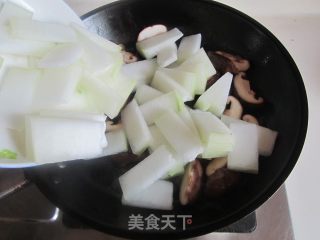 香菇烧冬瓜的做法步骤：3