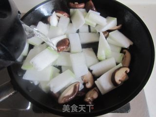 香菇烧冬瓜的做法步骤：4