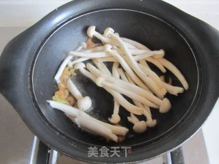 豆腐海鲜菇豆苗蛋花汤的做法步骤：4