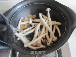 豆腐海鲜菇豆苗蛋花汤的做法步骤：5