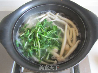 豆腐海鲜菇豆苗蛋花汤的做法步骤：8