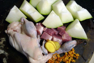 【简单煮意，美味生活】--冬瓜水鸭汤--低碳生活新工具的做法步骤：1