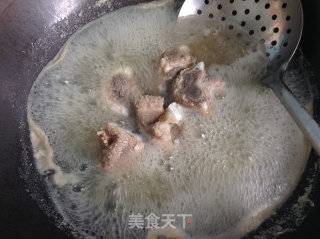 海鲜排骨菌菇汤的做法步骤：3