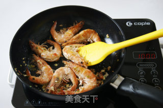 用泰式招牌菜拯救夏日味蕾——泰式咖喱虾的做法步骤：6
