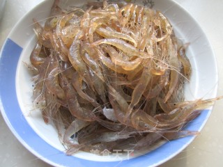 【临沂】酥炸黄金小海虾的做法步骤：1
